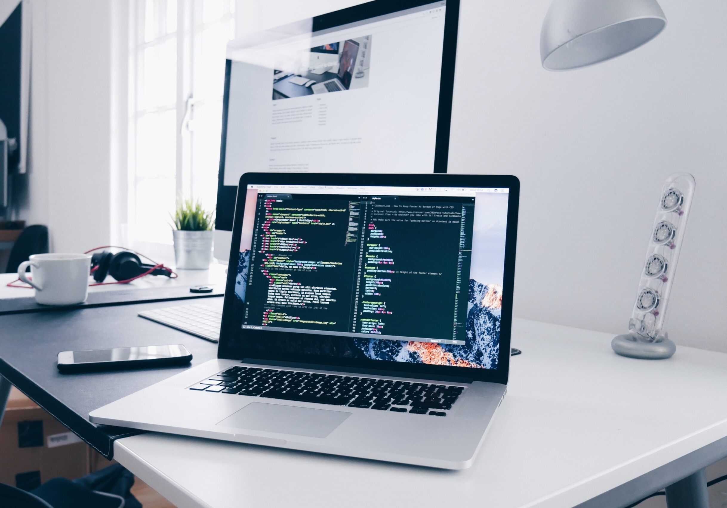 programming-laptop-on-desk